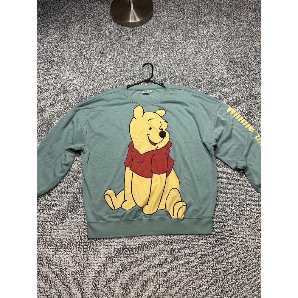 Disney's Winnie The Pooh Cute Pose Juniors' Oversized Graphic Pullover Size L - Picture 1 of 13